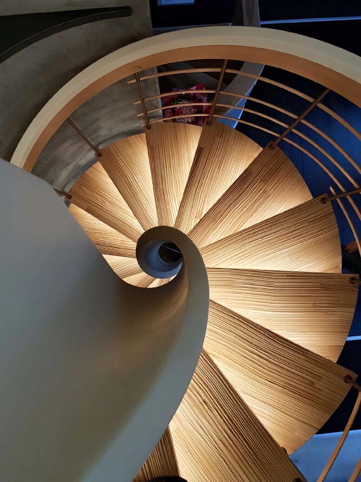 senzu-escalier- sur mesure-design-contemporain-unique-suspendu